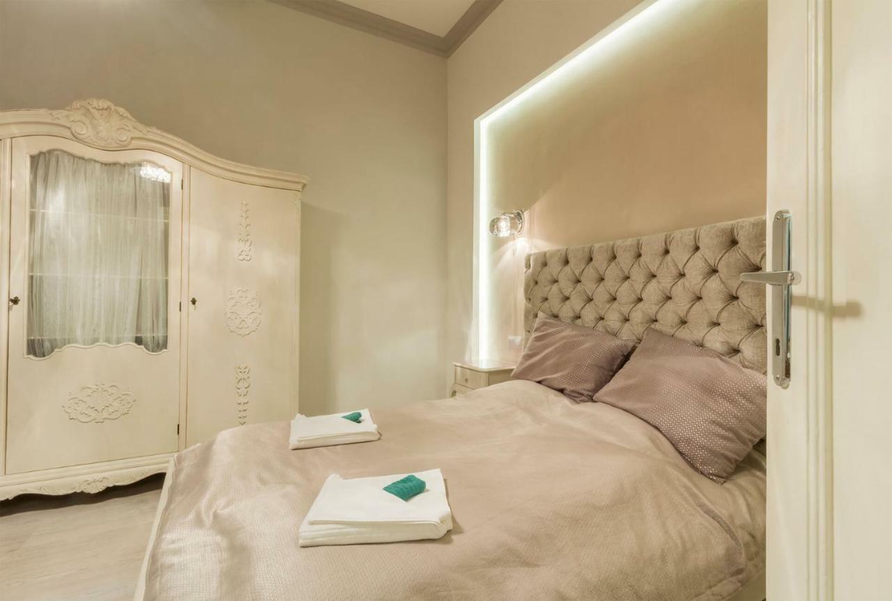 Vori Vori De Luxe Apartment บูดาเปสต์ ภายนอก รูปภาพ